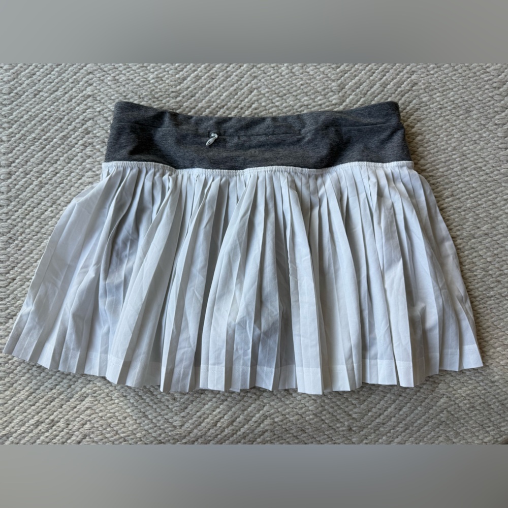 Lululemon Pleat To Street Skirt II Gray and White Pleated Women's Skort sz 4